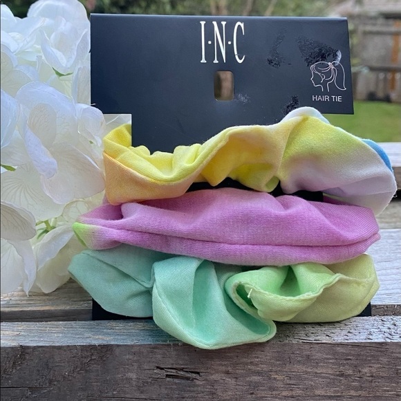 NWT LOT / BUNDLE OF SCRUNCHIES AND HAIR TIES BY INC. - Picture 8 of 10
